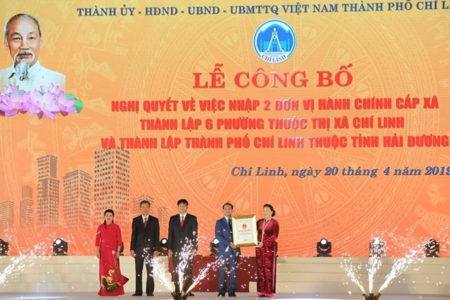 Chủ tịch Quốc hội Nguyễn Thị Kim Ngân dự Lễ công bố thành lập thành phố Chí Linh